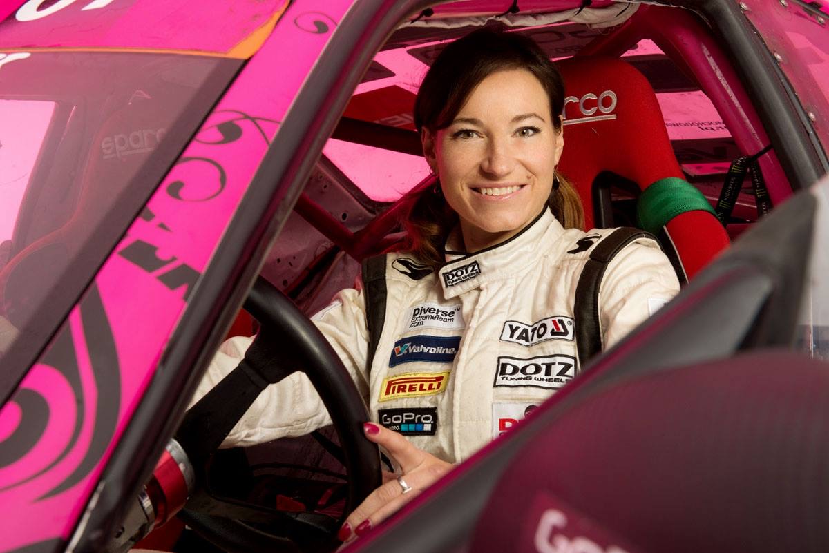 Karolina Pilarczyk drifting her V8-powered Nissan 200SX (S14) in a European drift competition