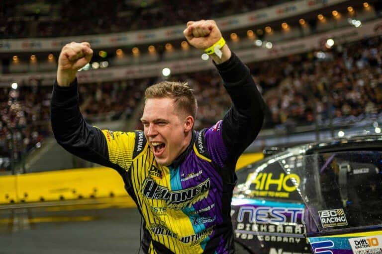 Lauri Heinonen throwing his Nissan 180SX sideways under stadium lights