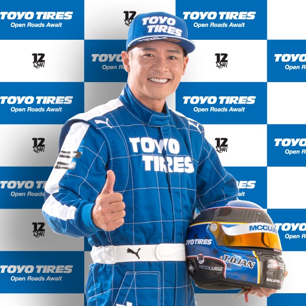 Tengku Djan Ley drifting his Nissan sideways at full lock