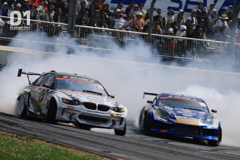 D1 Grand Prix tandem at Tsukuba Circuit, official D1GP press image